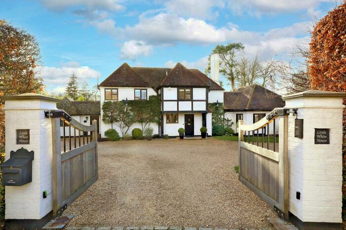 3 Bedroom Country House To Rent In Manor Road, Penn, HP10