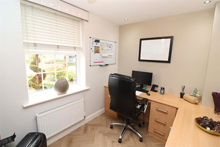4 Bedroom Detached House For Sale In Chippenham Close, Wellingborough, NN8