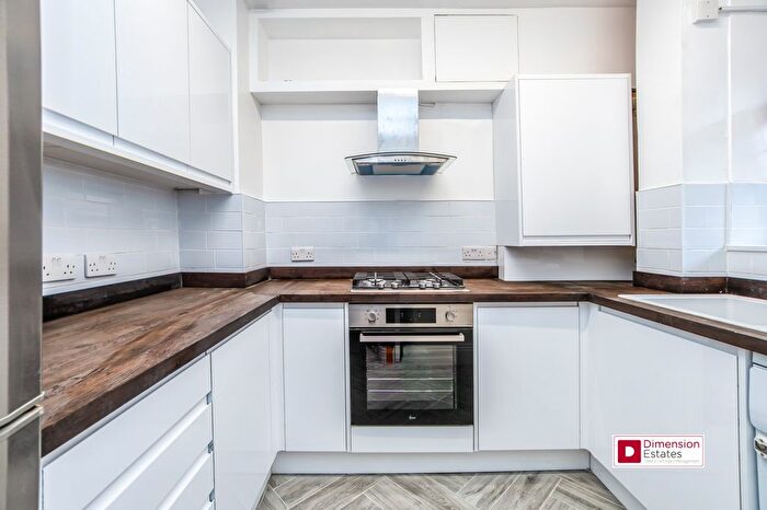 3 Bedroom Flat To Rent In Homerton Road, Hackney, London, E9