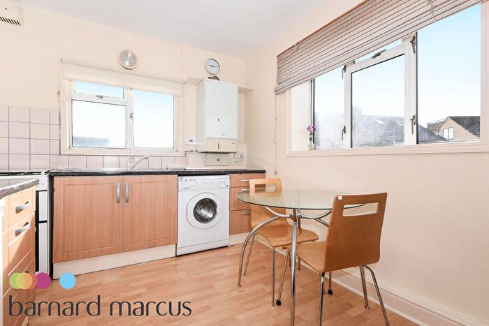2 Bedroom Apartment To Rent In Wayside, East Sheen, London, SW14