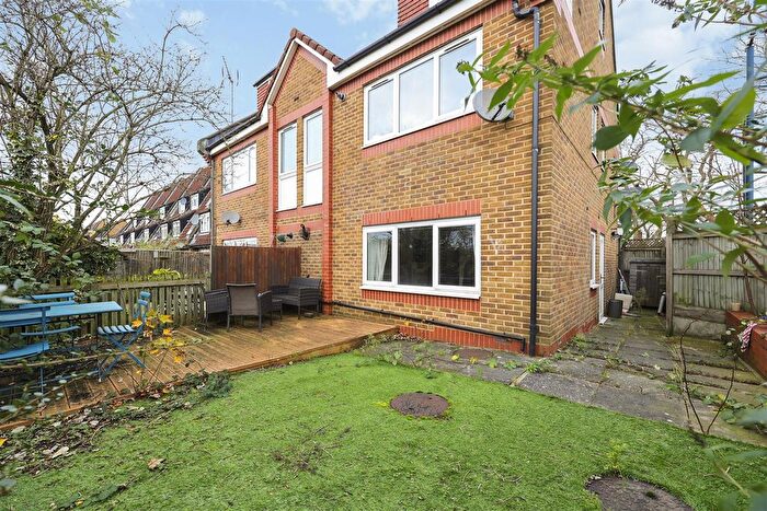 1 Bedroom Flat For Sale In Griffin Close, London, NW10