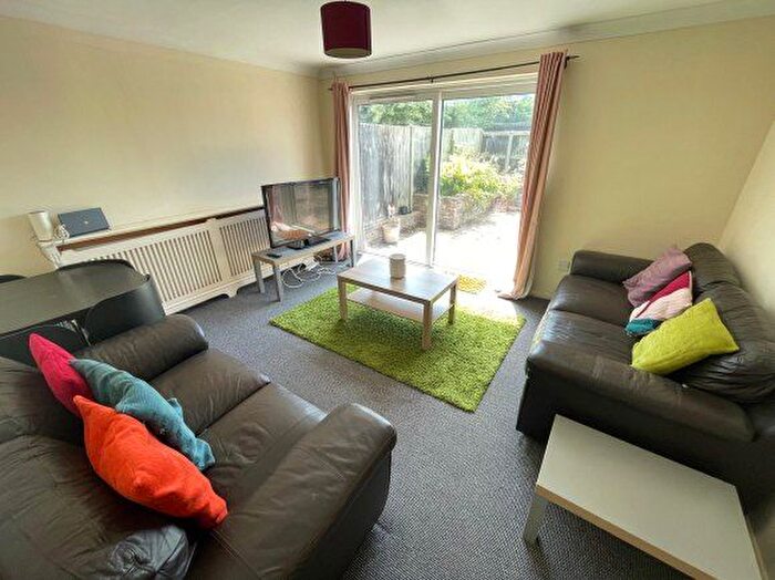 4 Bedroom Semi-Detached House To Rent In Hallett Walk, Canterbury, Kent, CT1