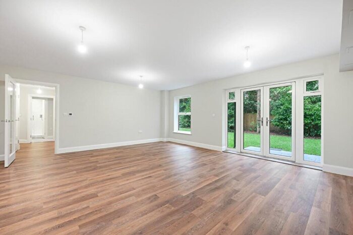 2 Bedroom Flat For Sale In Meadow Court, Iver, SL0