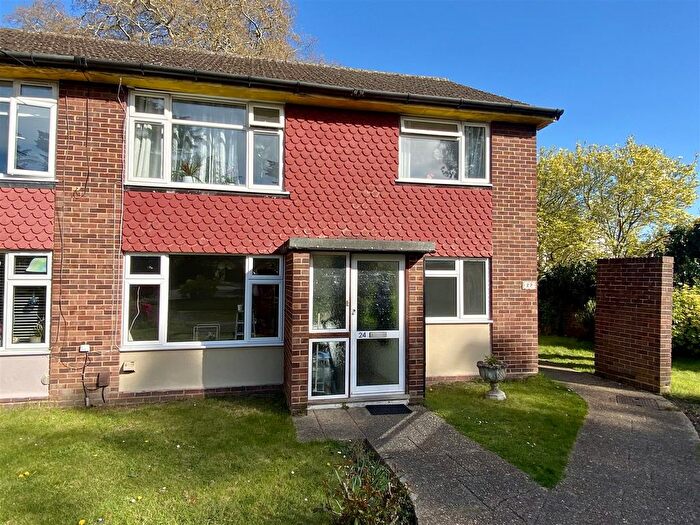 2 Bedroom Maisonette For Sale In Ravenswood Gardens, Isleworth, TW7