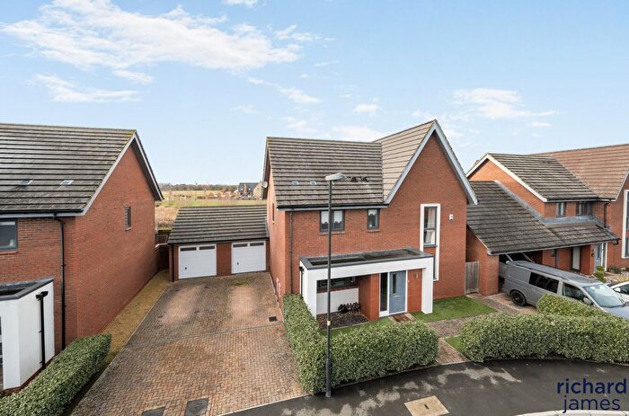 3 Bedroom Detached House For Sale In Rackham Close, Swindon, SN25