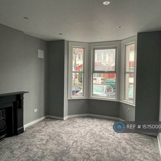 2 Bedroom Flat To Rent In Melfort Road, Thornton Heath, CR7