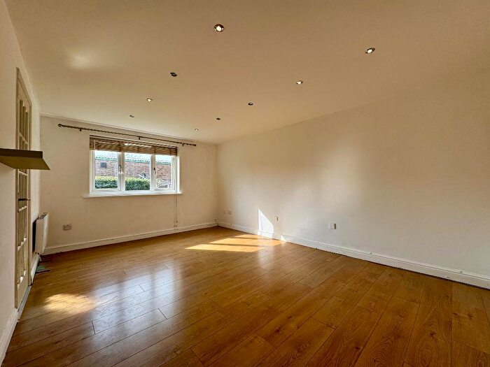 2 Bedroom Flat To Rent In Liden Close, Walthamstow, London, E17