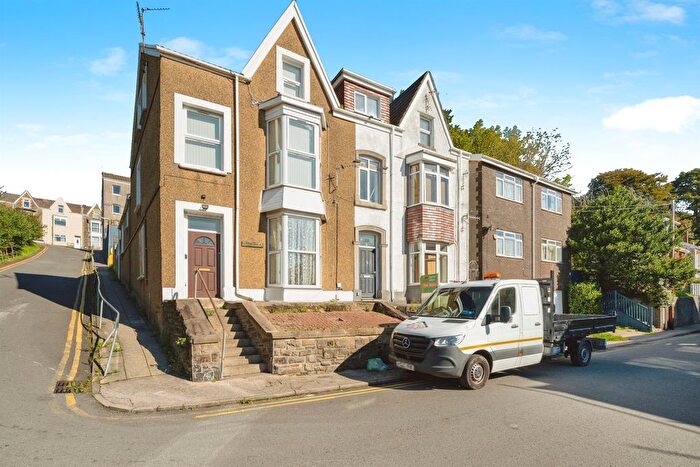2 Bedroom Flat For Sale In Heathfield, Swansea, SA1