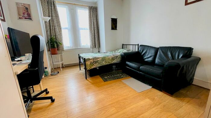 1 Bedroom Flat To Rent In Herga Road, Harrow And Wealdstone HA3