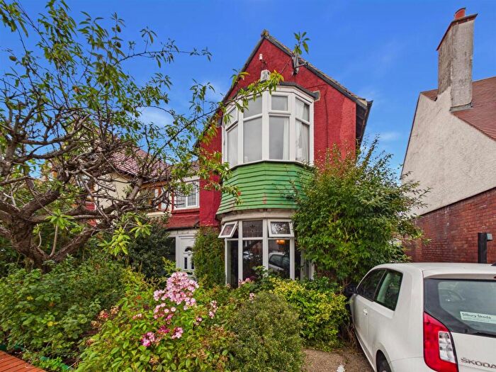 3 Bedroom Semi-Detached House For Sale In Ashbrooke, Whitley Bay, NE25