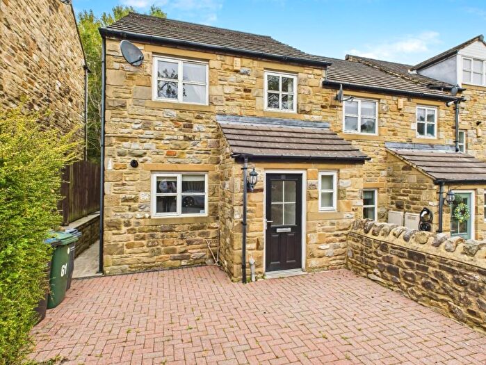 3 Bedroom Town House For Sale In Pepper Hill Lea, Off Damens Lane, Keighley, BD22
