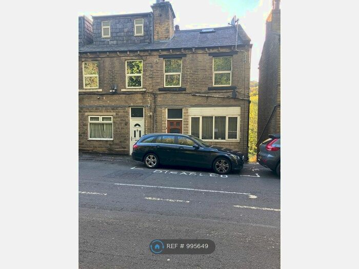 2 Bedroom Flat To Rent In Burnley Road, Luddendenfoot, Halifax, HX2