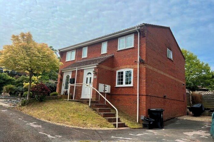 2 Bedroom Property To Rent In Lancaster Drive, Paignton, TQ4
