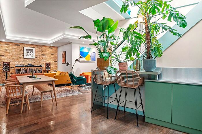 3 Bedroom Flat For Sale In Ardleigh Road, De Beauvoir, London, N1