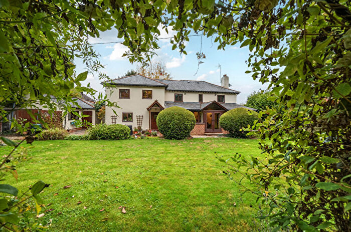 4 Bedroom Detached House For Sale In Greywell Road, Mapledurwell, Basingstoke, Hampshire, RG25
