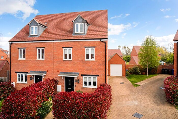 3 Bedroom Semi-Detached House For Sale In Havill Crescent, Bloxham, OX15