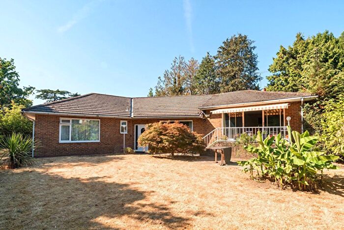 4 Bedroom Bungalow For Sale In Green Lane Close, Chertsey, KT16