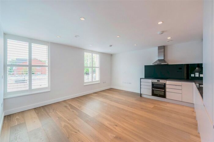 2 Bedroom Flat To Rent In Chiswick High Road, London, W4