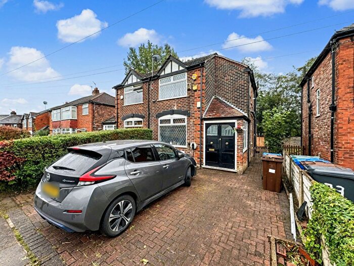 3 Bedroom Semi-detached House For Sale In Edgeware Avenue, Prestwich, M25