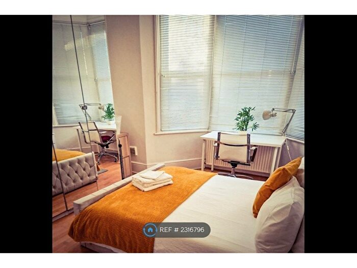 2 Bedroom Flat To Rent In Melrose Ave, Cricklewood, NW2