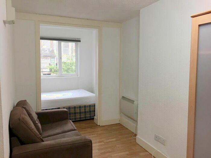 Studio To Rent In Russell Road, Kensington, W14
