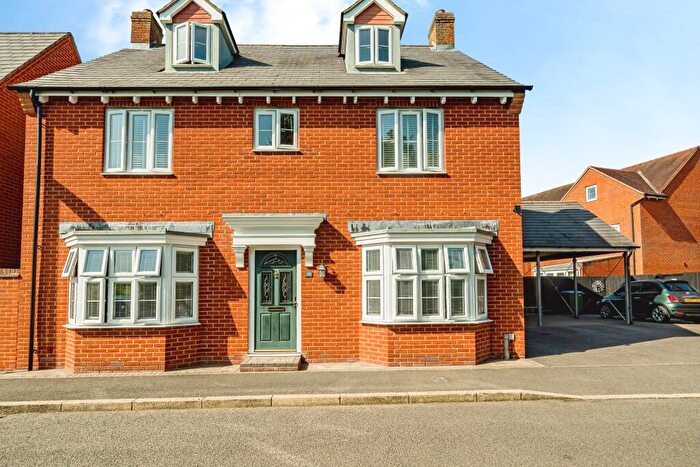 5 Bedroom Detached House For Sale In Petronel Road, Aylesbury, HP19