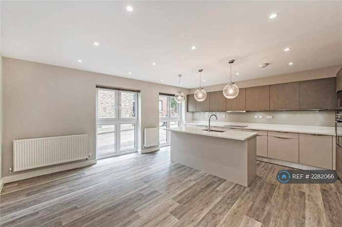 2 Bedroom Penthouse To Rent In Battersea, London, SW11