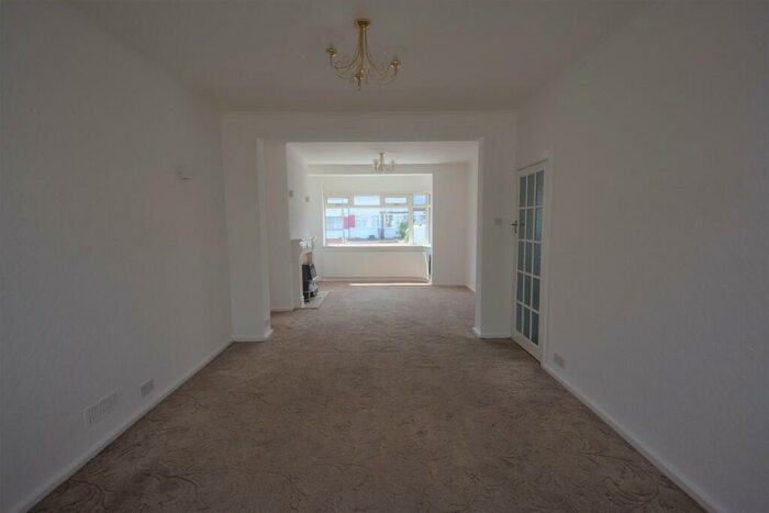 3 Bedroom Terraced House To Rent In Oaks Lane, Newbury Park, IG2