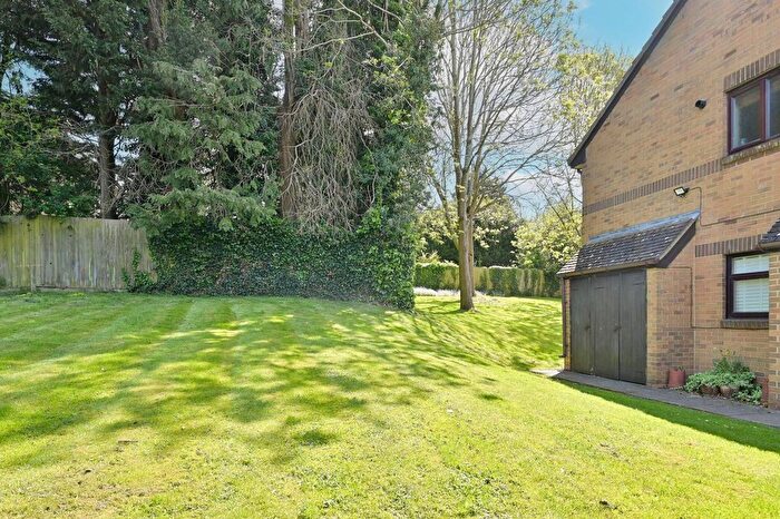 2 Bedroom Flat For Sale In Richfield Road, Bushey, WD23
