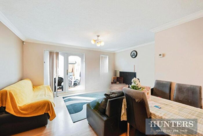 3 Bedroom End Of Terrace House For Sale In Hambleton Close, Worcester Park, KT4