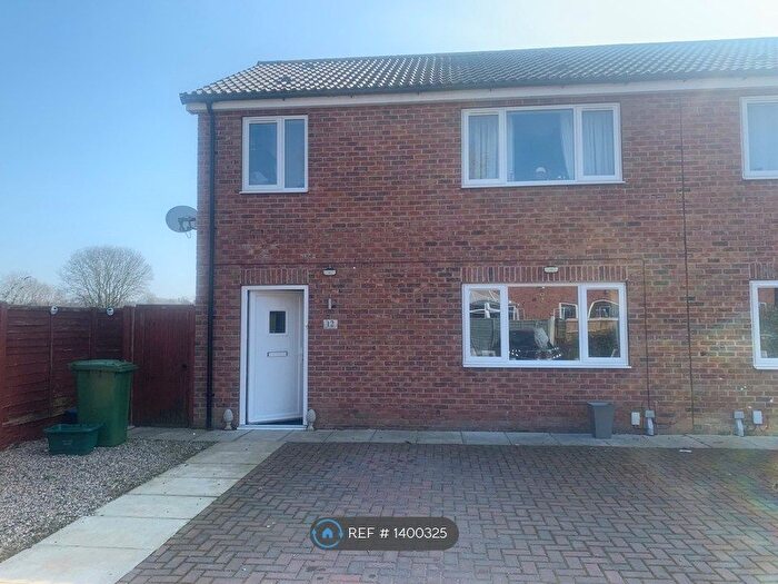 3 Bedroom Semi-Detached House To Rent In Braithwaites Close, Barnetby, DN38