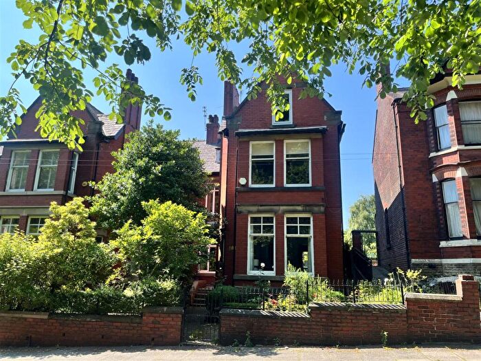 5 Bedroom Semi-Detached House For Sale In Mellor Road, Ashton-Under-Lyne, OL6