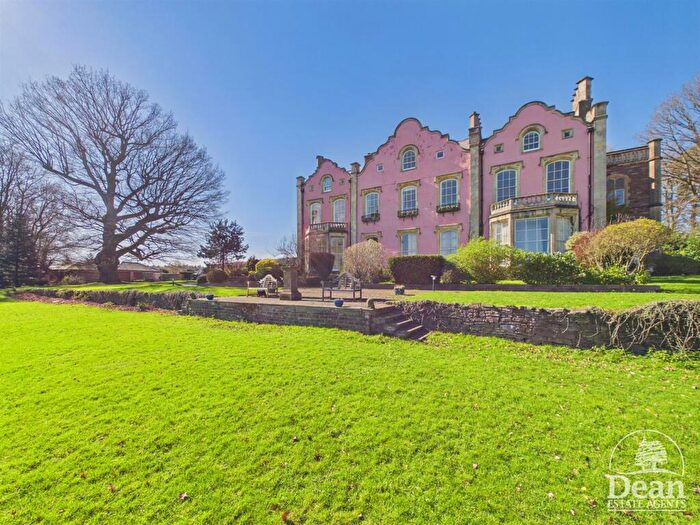 2 Bedroom Apartment For Sale In The Haie, Newnham, GL14