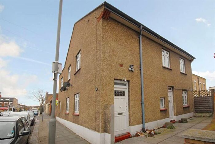 3 Bedroom Flat To Rent In Sefton Street, London, SW15