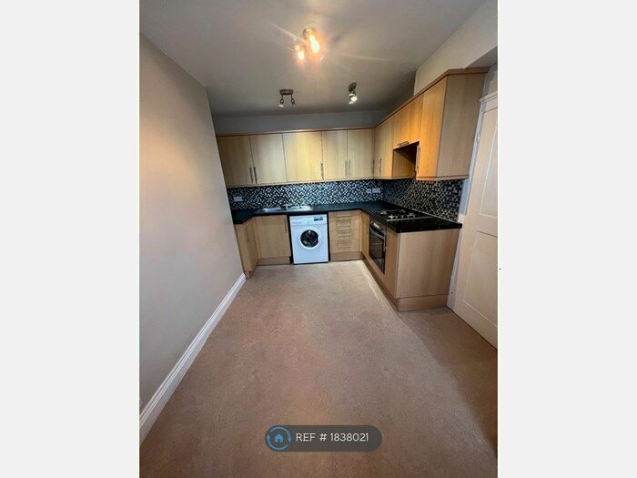 2 Bedroom Flat To Rent In South Street, Wellington, TA21