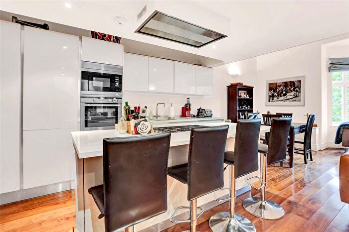 3 Bedroom Flat To Rent In Wimbledon Park Side, London, SW19