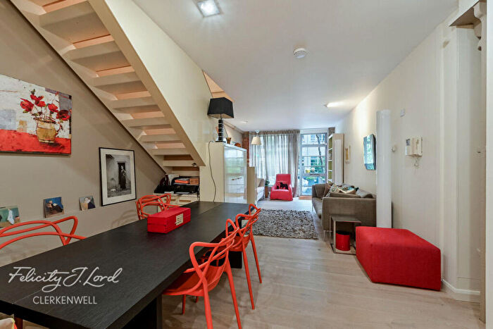 2 Bedroom Apartment To Rent In Dallington Square, London, EC1V