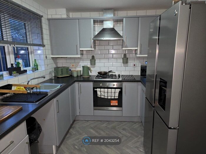 3 Bedroom End Of Terrace House To Rent In Fossway, Newcastle Upon Tyne, NE6