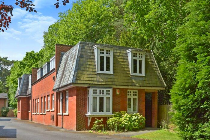 2 Bedroom Apartment To Rent In Heath Lane, Woburn Sands, Milton Keynes, MK17