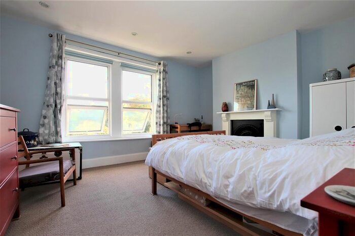 1 Bedroom Flat To Rent In Wellsway, Bath, BA2