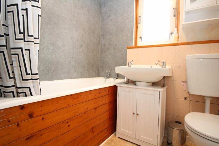 1 Bedroom Flat To Rent In Strowan Road, Grangemouth, Falkirk, FK3