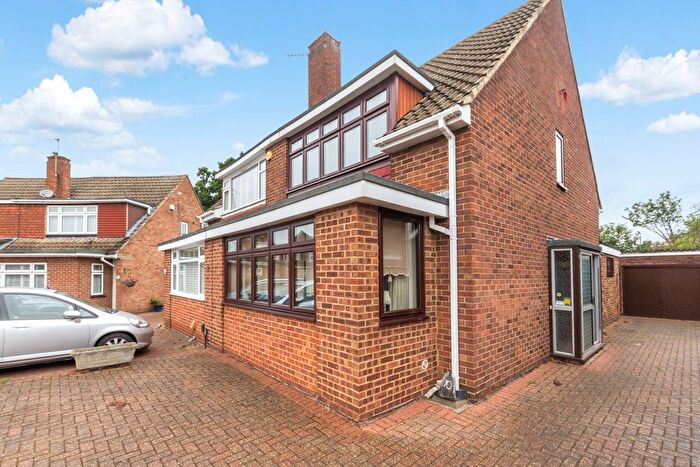 3 Bedroom Semi-Detached House For Sale In Oakley Park, Bexley, DA5