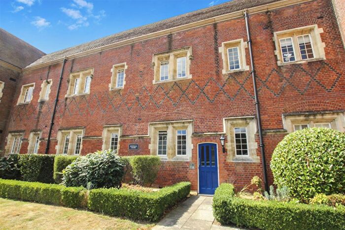 2 Bedroom Flat To Rent In The Galleries, Warley, Brentwood, CM14
