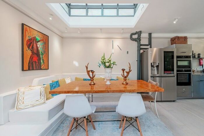 4 Bedroom Mews House To Rent In Queens Mews, London, W2