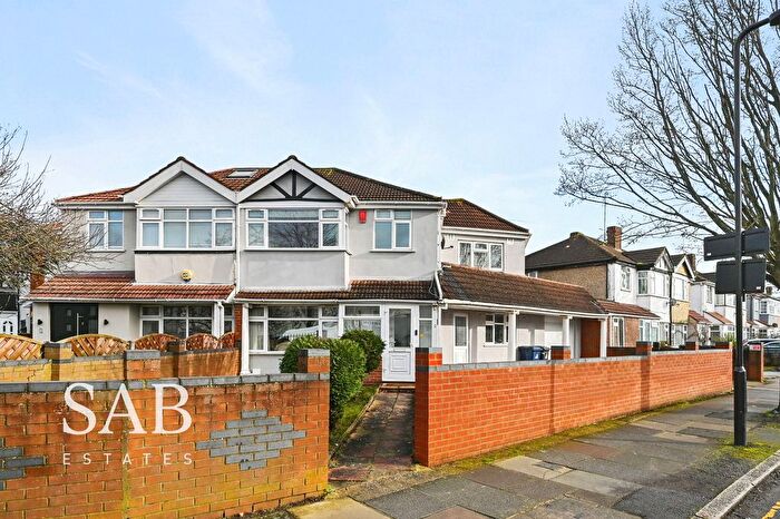 5 Bedroom Semi Detached House For Sale In Woodstock Avenue, Southall, UB1