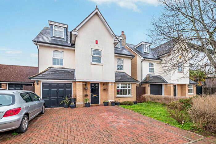 5 Bedroom Detached House For Sale In Williams Way, Dartford, DA2