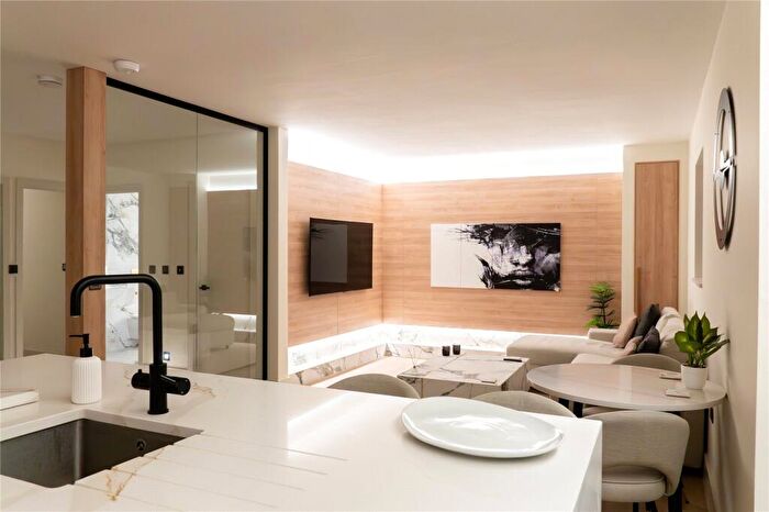 2 Bedroom Apartment For Sale In Evans Wharf, Hemel Hempstead, Hertfordshire, HP3