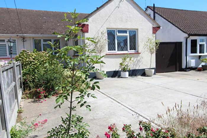 2 Bedroom Semi-Detached Bungalow To Rent In Common Approach, Thundersley, SS7