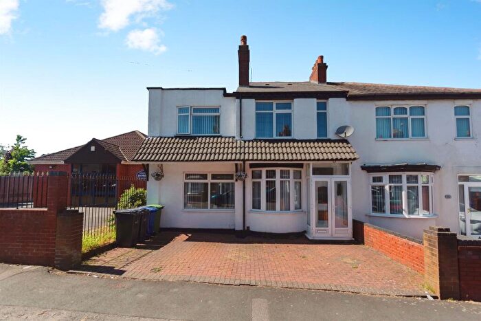 4 Bedroom Semi Detached House For Sale In Vicarage Road, Halesowen, B62