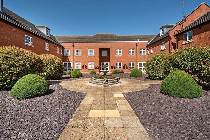 2 Bedroom Apartment For Sale In Reffield Close, Towcester, NN12